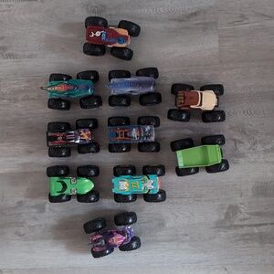 Hot Wheels Monster Trucks (10 Trucks)